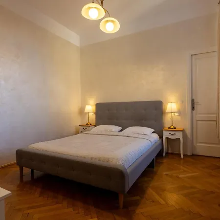 Casa Balcescu 3* ブラショフ